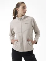 Campera de polar Merrell color beige claro, con cierre frontal completo, cuello alto y bolsillos laterales. Cuenta con el logo de la marca bordado en el pecho.
