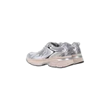 Championes Golden Goose Lightstar de estilo chunky, confeccionados en malla y detalles metalizados en tono plateado con inserciones en color gris y suela con plataforma en tono beige.