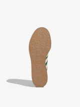 Championes Adidas Gazelle Stack color verde con plataforma de goma y las tres tiras clásicas en blanco.