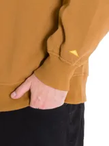 Buzo de cuello redondo color tostado con el logotipo de Caterpillar estampado en negro en el pecho y mangas largas con puños de punto elástico.