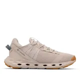 Championes de trekking Columbia modelo Terrastride Aro Omni-Grip, color beige con suela de goma marrón. Empeine de malla transpirable, mediasuela amortiguada con aberturas de ventilación y cordones ajustables.
