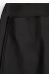 Pack de dos culottes moldeadores de tiro alto confeccionados en microfibra lisa. Presentan un diseño de corte láser para un acabado invisible bajo la ropa y refuerzo interior para mayor comodidad.
