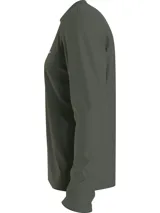 Remera verde militar de manga larga con cuello perkins y logo de Calvin Klein bordado en el pecho.