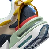 Championes Nike Air Max Furyosa de diseño vanguardista y deportivo. Presentan una estructura multicapa con combinación de colores blanco, beige, azul marino, amarillo, rojo y verde menta. Incluyen unidad de aire visible en la entresuela, sistema de cordones doble y detalle de tirador en el talón.