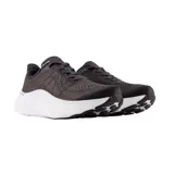 Championes New Balance Fresh Foam X More v4, color negro con detalles en marrón y blanco.