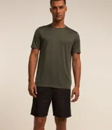 Bermuda deportiva gris para hombre, con cintura elástica, cordón de ajuste, bolsillos laterales y recortes laterales con red. Confeccionada en poliéster.
