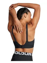 Top deportivo Under Armour Infinity Mid 2.0 de sujeción media, color negro. Presenta almohadillas moldeadas, paneles laterales de malla para ventilación, banda elástica inferior y tirantes ajustables convertibles.