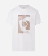 Remera blanca de algodón con estampado frontal de una guitarra en tonos marrones y la frase "where the silence begins" en el lateral. Tiene cuello redondo y manga corta.