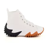 Zapatillas deportivas de caña alta color blanco con detalles en negro y suela de goma marrón.