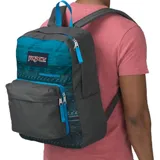 Mochila JanSport modelo Digibreak, con diseño estampado en tonos grises y azules. Cuenta con un compartimento principal amplio, un bolsillo frontal con cierre y detalles en color azul vibrante.