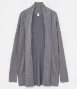 Cardigan largo de tejido de punto, color terracota, con mangas largas y diseño abierto sin cuello ni cierres.