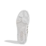 Championes Adidas modelo Hoops 3.0 Bold, de diseño urbano con plataforma. Presentan una base blanca con las icónicas tres tiras laterales en color dorado metalizado y detalles a juego en el talón.