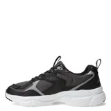 Championes de estilo running con diseño urbano, confeccionados en una combinación de malla y paneles de gamuza sintética en tonos beige y marrón. Presentan detalles en gris oscuro, cordones claros y una suela robusta de goma blanca con refuerzos en negro.