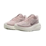 Championes de running Nike Winflo 12, color rosado con detalles en marrón oscuro y suela blanca. Cuentan con capellada de malla transpirable, amortiguación Nike Air y espuma Cushlon 3.0.
