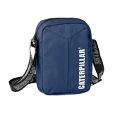 Bolso bandolera azul con logo de Caterpillar en blanco y correa ajustable con el nombre de la marca en negro y blanco.