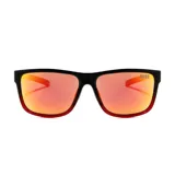 Lentes de sol Cabo modelo Pichilemu con armazón rectangular de plástico reciclado en color negro y rojo, y cristales polarizados con espejo en tonos rojizos y naranjas.