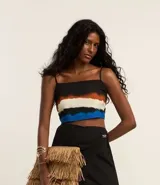 Blusa cropped de viscosa con estampado acuarelado, breteles finos y espalda abierta con lazo.