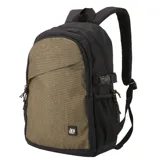 Mochila grande negra y gris con bolsillo lateral de red, correas laterales de compresión, correas ajustables acolchadas y bolsillo frontal diagonal.