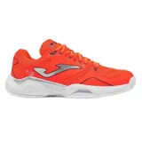 Championes deportivos Joma modelo Master 1000, color naranja vibrante con detalles en plateado y suela blanca. Diseñados para ofrecer rendimiento y comodidad en la cancha.