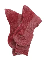 Calcetín de caña media para mujer, confeccionado en tejido de punto grueso con textura jaspeada en color bordó.