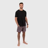 Short de baño tipo cargo color marrón, con cintura elástica, cordón ajustable, bolsillos laterales y malla interior. Confeccionado en tejido de secado rápido.