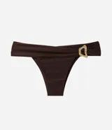 Bombacha de bikini Bossa Nossa de microfibra texturizada color marrón, con cintura ancha cruzada y detalle metálico dorado en el lateral.