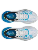 Championes de running Under Armour modelo Velociti Distance, con tecnología de amortiguación HOVR+ en la entresuela. Presentan un diseño en color blanco con detalles en azul vibrante y amarillo neón, con capellada de malla técnica transpirable.