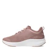 Championes deportivos Umbro de diseño urbano, confeccionados en combinación de material textil y sintético. Presentan una base de color negro con suela blanca de plataforma, cordones al tono y logo de la marca en el lateral.