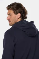 Canguro deportivo azul melange con capucha, medio cierre frontal con tirador de cuero sintético, cordones ajustables y bolsillo tipo canguro.