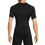 Remera deportiva Nike Pro de ajuste ceñido, confeccionada en tejido técnico Dri-FIT transpirable. Presenta cuello redondo, mangas cortas y el logo de la marca estampado en el centro del pecho.