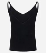 Musculosa de punto canelado en color negro con hilo metalizado, escote en V y breteles finos.