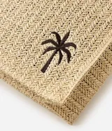 Cartera de playa Bossa Nossa de formato rectangular, confeccionada en papel trenzado con diseño bicolor en beige y marrón oscuro. Cuenta con asas de hombro de material sintético marrón, detalles de costuras decorativas y un bordado frontal de una palmera.