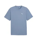 Remera de algodón color celeste, de corte clásico con cuello redondo y mangas cortas. Presenta un pequeño logo de la marca estampado en el pecho con un diseño gráfico lineal.