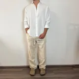 Pantalon de lino corte recto en color negro, con cintura elástica y cordón ajustable.
