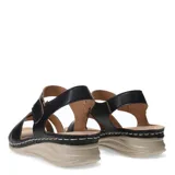 Sandalias de mujer con tiras de cuero sintético negro, una de ellas con textura grabada, cierre con velcro en el tobillo y suela de plataforma baja en color beige con costuras decorativas.