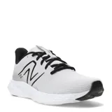 Championes de running New Balance modelo 411 V3, color gris claro con detalles en negro. Presentan capellada de malla transpirable, entresuela de EVA acolchada para mayor amortiguación y suela de goma resistente.