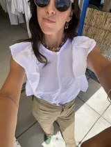 Aros colgantes con diseño orgánico inspirado en corales naturales, con acabado metálico brillante y cierre de perno con mariposa.