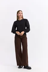 Remera de algodón con cuerpo liso y mangas largas abullonadas en popelina, con puños elásticos fruncidos.