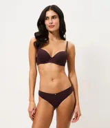 Pack de dos bombachas tipo bikini Lov de hilo doble en microfibra suave, una en tono beige y otra en marrón oscuro, con un pequeño detalle metálico en la parte frontal.