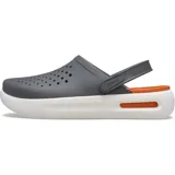 Zuecos Crocs modelo InMotion LiteRide Clog, de color gris en la parte superior perforada con tira trasera pivotante y suela gruesa de plataforma en color blanco con detalles negros.