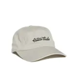 Gorra de visera curva color beige, confeccionada en pana de algodón, con bordado de la marca Critical Slide en la parte frontal y cierre ajustable en la parte posterior.