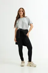 Calza larga negra de algodón y elastano.