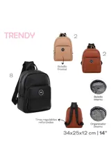 Mochila Moda Trendy de cuero sintético negro, con compartimento principal con cierre, bolsillo frontal con cierre y aplique circular con el logo de la marca. Cuenta con asa superior y correas ajustables.