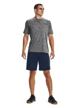 Short deportivo Under Armour de corte holgado, confeccionado en tejido ligero y transpirable. Presenta un diseño liso en color azul marino con el logo de la marca en la parte inferior de la pierna.