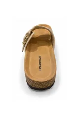 Sandalia Paddock modelo Alure, color beige con tira cruzada y hebilla dorada ajustable, suela de corcho y base de goma negra.