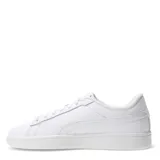 Championes urbanos Puma modelo Smash 3.0, confeccionados en cuero de color blanco. Presentan un diseño clásico con cierre de cordones, suela de goma al tono y el icónico logo de la marca en el lateral y la lengüeta.