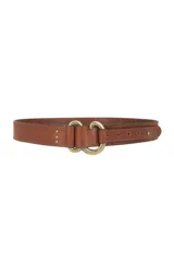 Cinturón de cuero color marrón, de ancho medio, con hebilla doble de metal envejecido con forma de eslabones entrelazados.