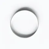 Esclava rígida tipo bombé fabricada en plata 925, con acabado pulido brillante y diseño minimalista.