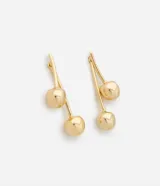Par de aros colgantes dorados con forma de cerezas.