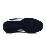 Zapatillas de baloncesto Avia modelo Cuz, color azul marino con detalles en gris y blanco. Diseño de caña media con ajuste de cordones y logo de la marca en los laterales.